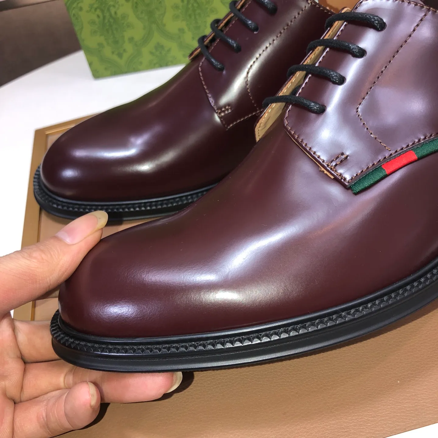Factory batch 500💰Italy’s top luxury men’s shoe giant (GUCCI) (Gucci) (full cowhide lining) new arrival🍃Original European style🔰 Pleasant to the eye😍In order to make the shoes more durable and non-deformable🌀The production continues to follow traditional methods but there is still no lack of innovation💪The original sheepskin is selected for the leather♻️Smooth, natural and extra bright⭐Made of imported cowhide The rich man’s first choice 38-45 (45 customized)